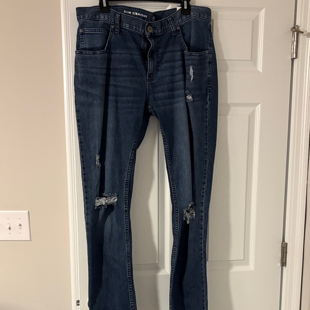 Men’s NWT INC International Concepts Distressed Dark Blue Jeans